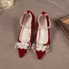 Sapatos femininos de moda cor bordô 2026 sapatos de casamento de primavera para mulheres com saltos grossos, vestido de noiva Xiuhe, vestido de noiva, saltos altos confortáveis