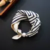 Colar de lenço de seda com pérolas e fecho magnético para mulheres, corrente fina para clavícula de verão, lenço pequeno retrô francês, lenço decorativo para o pescoço