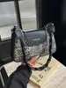 Design de Nicho Moda Casual Bolsa de Axila Feminina 2024 Verão Novo Estilo Bolsa de Ombro Têxtil Versátil Crossbody Pequena Quadrada