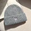 Gorro de tricô espesso, quente e protetor de orelhas para mulheres, perfeito para outono e inverno, versátil e estiloso, estilo coreano, adequado para cabeças maiores e apresenta um design moderno e oversized