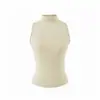Este conjunto elegante e sedutor apresenta um design que abraça o corpo, acentuando suas curvas.. É um conjunto de três peças para mulheres, perfeito para o outono, composto por um top de tricô com gola alta parcial, uma saia de comprimento médio e um cardigã.