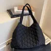 Bolso Tote Acolchado de Algodón Estilo Coreano Transfronterizo, Nuevo Bolso de Plumas de Moda, Bolso de Hombro para el Hombro de Gran Capacidad para Viajeros, para Mujeres