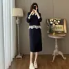 Traje de Falda de Moda y Elegante para Mujer 2026, Nuevo Estilo Otoño e Invierno, Conjunto de Dos Piezas de Sudadera de Encaje Falsa y Falda
