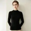 Camada base 100% caxemira pura para mulheres, com gola semi-alta, design estiloso e corte justo, perfeita para usar em camadas no outono e inverno.. Este suéter de malha macio e confortável é um item essencial para mulheres