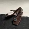 Sandálias Femininas de Bico Quadrado Estilo Coreano com Strass para o Trabalho Sandálias de Dedo Aberto Estilo 2026 Moda Elegante Tendência Chinelos com Salto de Âmbar