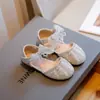Zapatos de Verano Dulces de Cuero para Niñas Zapatos de Baile Zapatos de Princesa Punta Redonda Huecos Lazo de Pedrería Mary Janes