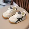 Sapatos de couro para meninas 2026 novos sapatos de sola macia para primavera e outono tênis de couro para meninos sapatos casuais para meninas pequenas