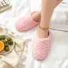 Chinelos macios de sola macia para atacado transfronteiriço, chinelos de pelúcia antiderrapantes para mulheres, chinelos de algodão silenciosos para casa e interior em estoque para atacado