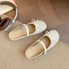 Pantuflas cerradas blancas retro antideslizantes de fondo plano para mujer, adecuadas para usar al aire libre, nuevo modelo verano 2026, con aumento interno de altura, sandalias Mary Jane