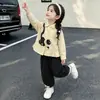Conjunto de Calça com Bolinhas e Gatinho Preto Estilo Coreano para Meninas Estilo Primavera/Outono 2026 Nova Moda Infantil Conjunto Elegante de Duas Peças para Menininha