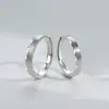 Anel de Casal Mobius para Homens e Mulheres um Par de Anel Aberto Simples Fosco Moda Anel de Casal Onda Escovada