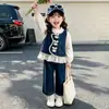 Traje de Niña Primavera y Otoño 2026 Nuevo Principios de Otoño Atuendo Elegante Ropa de Otoño para Niños Chaleco de Mezclilla para Bebé Conjunto de Tres Piezas