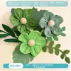 Decoración ambiental con flores y hojas de papel de seda en esquema de color Morandi para paredes de áreas temáticas en jardines de infancia y escuelas primarias