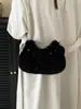 Bolso de Felpa Otoño e Invierno Nuevo Bolso de Hombro con Cadena de Moda Transfronteriza para Mujer Bolso Cruzado Versátil Elegante para el Día a Día Bolso de Media Luna