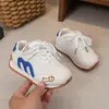 Zapatillas Deportivas para Niñas 2026 Nuevas de Primavera y Otoño, Zapatos de Entrenamiento Alemanes para Niños, Zapatillas Deportivas Ligeras Casuales Versátiles para Niños Mayores