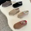 Las pantuflas de suela gruesa Henan Sangpo, con suela gruesa y diseño de inspiración étnica, son zapatos fáciles de poner sin cordones, modelo 20683