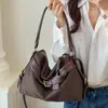 Bolsa de hombro casual de correa ancha, nuevo estilo para principios de otoño de 2026, bolsa cruzada versátil, bolsa tote de gran capacidad para el antebrazo para mujer