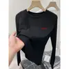Camiseta de manga larga de algodón puro para mujer, nuevo estilo otoño 2026, adecuada tanto para usar sola como debajo de otras prendas, top básico de canalé ajustado con cuello redondo