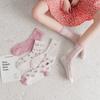 Calcetines de primavera y verano para mujer, de longitud media, de malla hueca, transpirables, de seda de vidrio, con diseño de fresa japonesa, bonitos y cómodos calcetines largos.