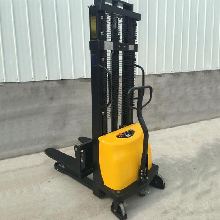 动叉车 xin 1400 (1)