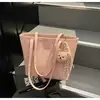 Bolsa de Ombro Tendência de Grande Capacidade Transfronteiriça 2025 Nova Leve Exquisita Casual de Ombro Único Bolsa Tote