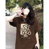 Camiseta de manga corta con hombros descubiertos de marca de moda callejera retro de estilo americano para mujer, camiseta elegante de media manga holgada y adelgazante estilo Xiagang.