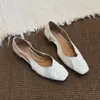 Primer Encuentro: Zapatos Negros Minimalistas Huecos Bajos sin Cordones para Mujer, Nuevos Zapatos Pequeños de Cuero Versátiles para el Verano y el Trayecto al Trabajo