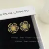 Brincos de Flor Vazada com Design de Nicho Floco de Neve Atmosphere Cool de Alto Padrão Usar Brincos Estilo Ins Banhados a Cobre Dourado para Mulheres