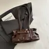 Bolsa de Mão Tote Nova Estilo Ins Nicho Coreano 2026 Grande Capacidade Feminina para o Dia a Dia Fivela de Couro Rebites Bolsa de Motocicleta