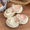 Zapatos de Agujeros Gruesos de Dibujos Animados Lindos para Mujer, Versátiles y Modernos de Verano, Para Usar Afuera, Que Aumentan la Altura, Antideslizantes, Chanclas de Playa de Celebridad de Internet de Punta Cerrada