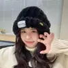 Gorro de Felpa con Botones para Mujer, Estilo Coreano Otoño e Invierno, Hace que la Cara Parezca Más Pequeña, Gorro de Punto Versátil, Circunferencia de Cabeza Grande, Gorro Blanco Cálido