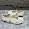 Sapatos Mary Jane Retro Franceses de Corte Baixo para Mulheres 2025 Primavera/Verão Novo Estilo com Saias Sapatilhas Suaves Sapatos Pequenos de Couro
