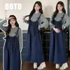 Conjunto de duas peças para outono de maternidade: camiseta básica bordada para gestante + macacão jeans para gestante