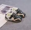 Zapatos para niñas 2026 otoño nuevo zapatillas deportivas de cuero para niños zapatos blancos para niñas zapatos deportivos ligeros para niños
