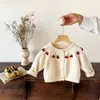 Conjunto de suéter para meninas em novo estilo, cardigã estiloso para bebês meninas, conjunto de três peças da moda para bebês e crianças pequenas para primavera e outono