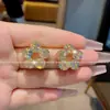 2025 Nuevos Pendientes Minimalistas de Nicho con Estrella de Cinco Puntas, Diamante de Circonita Colorido, Moda Brillante, Lujo Ligero, Versátiles