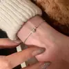 Pulsera de Metal de Alta Gama con Colgante de Corazón para Mujer Diseño Nicho Ins Simple Elegante Versátil Moda Primavera y Verano Joyería de Mano