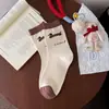 Calcetines dulces de oso estilo japonés para otoño e invierno para mujer, calcetines de encaje a media pantorrilla estilo universitario, calcetines casuales versátiles lindos de dibujos animados para mujer