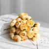 Rosa Artificial de 27 Cabezas Atada a Mano Flor Artificial Camelia Ramo Pequeño Juego de Flores Falsas Decoración para el Hogar Ramo