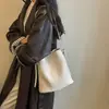 Bolsa Feminina de Axila 2026 Nova Tendência Verão Leve Luxuosa Nicho Trançada de Ombro Único Bolsa para o Dia a Dia Transversal Bolsa Saco