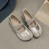 Zapatos Mary Jane feos-lindos de punta dividida sintética para mujer, nuevos zapatos planos retro de gamuza estilo Birkenstock para otoño 2026, zapatos de noche suaves
