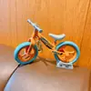 Acessórios Criativos e Divertidos de Casal de Bicicleta com Peças Móveis Deslizantes, Enfeites Pendurados Destacáveis, Pequenos Presentes, Chaveiros de Desenho Animado