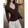 Suéter de punto con cuello en V y manga larga Pure Desire para mujer, nuevo estilo otoño e invierno, diseñado de forma única para ceñir la cintura, adelgazante, capa base versátil