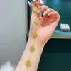 Pulseira de ouro dourado de alta qualidade, trevo de quatro folhas da sorte de cinco flores, nova joia feminina, joia requintada de luxo leve