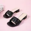 Sandalias de tacón grueso con punta abierta para mujer de talla grande transfronterizas, moda europea y americana de verano 2025 de comercio exterior, sandalias de tipo chancla fruncidas