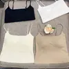Camisola sin mangas de seda helada en forma de U para mujer, estilo delgado con copas, para llevar por dentro o por fuera, dulce picante cómoda, sin espalda. Foto real