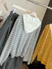 Nuevo top de punto con capucha a rayas estilo coreano para mujer, imitación de dos piezas, corte holgado, adelgazante, moderno y a la moda