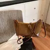 Bolso tipo dumpling con acabado mate para mujer, bolso de hombro de alta gama para el trabajo, gran capacidad, bolso cruzado tipo tote casual y relajado