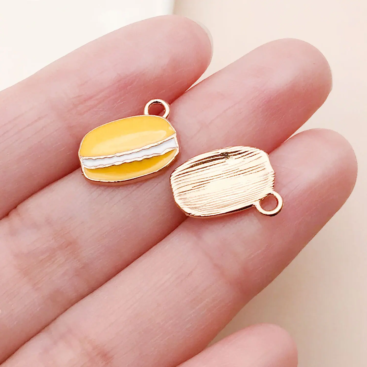 24699-DL-黄色滴油锌合金小汉堡11x14x2mm-0