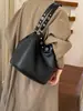 Bolso tipo cubo de gran capacidad para mujer con un toque de alta gama, bolso tote para el trabajo, nuevo 2026, bolso de hombro/axila simple vintage, transfronterizo